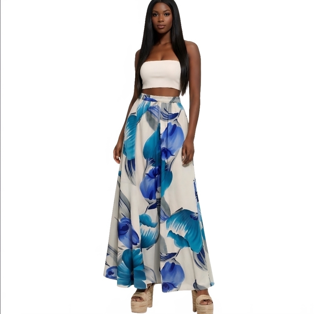 Esy Studio Ey  Blue and Cream Floral Maxi Skirt. Size XL.